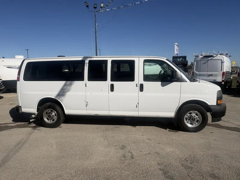 GMC Savana 3500 LS 2021