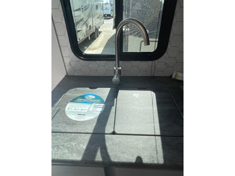 Coachmen 2023 Viking 252DBUS