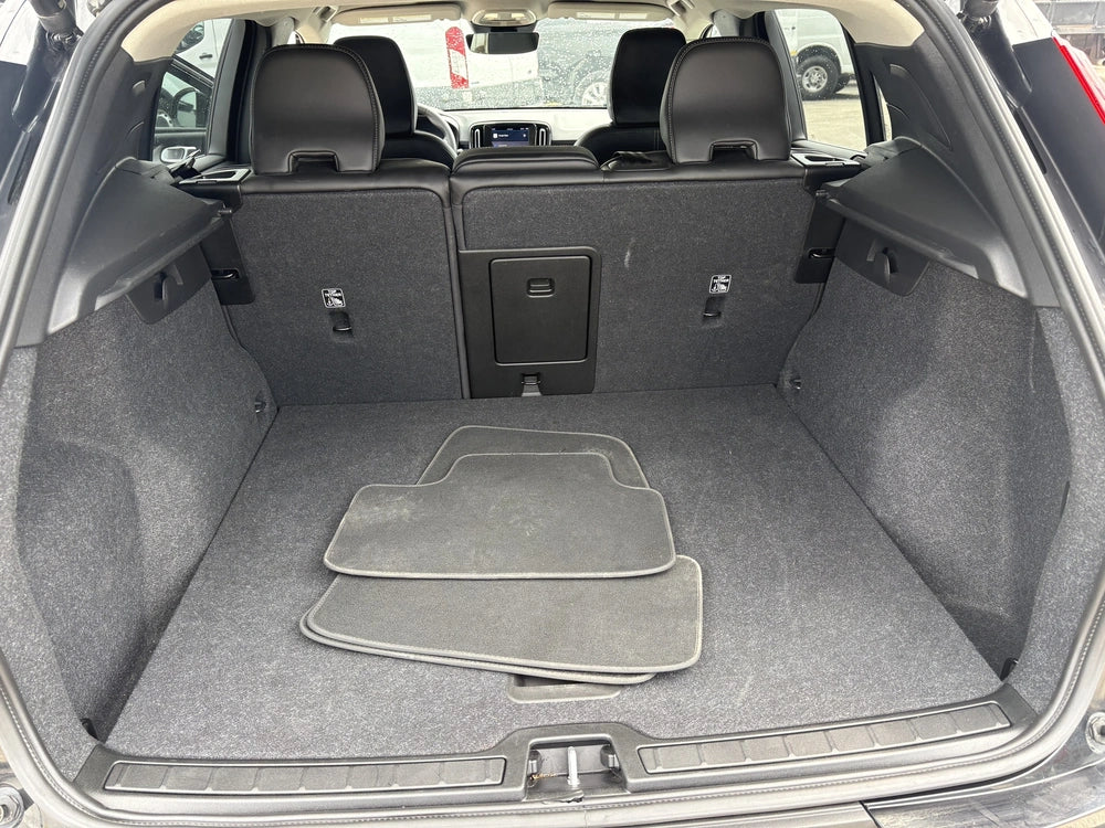 Volvo XC40 2025