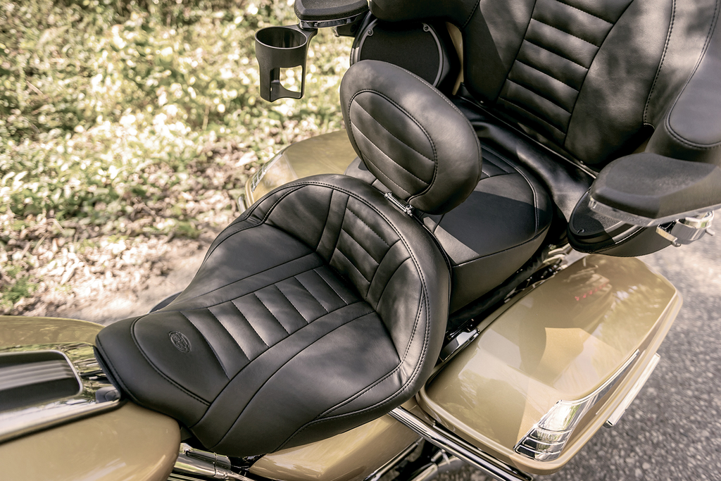 One-Piece Deluxe 2-Up Touring Seat