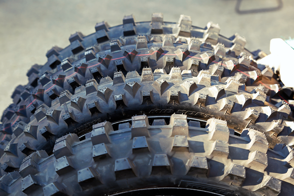 Scorpion™ MX32 Mid Soft Tire