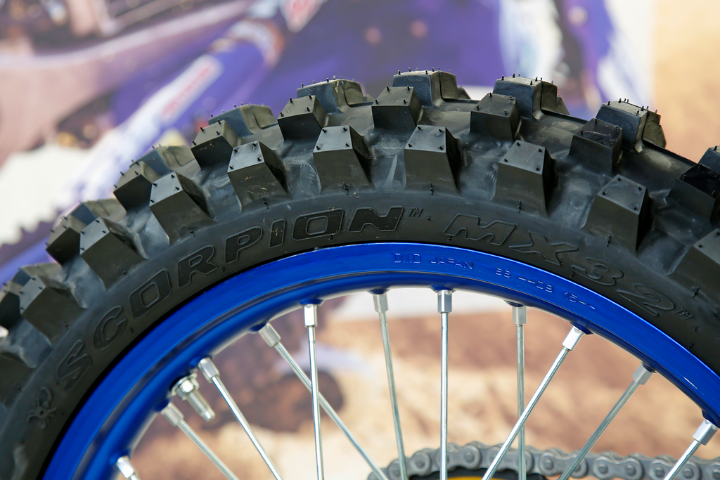 Scorpion™ MX32 Mid Soft Tire