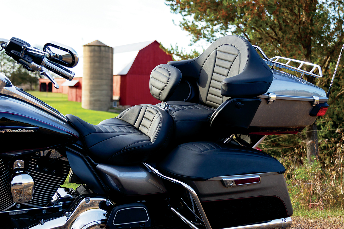 One-Piece Deluxe 2-Up Touring Seat