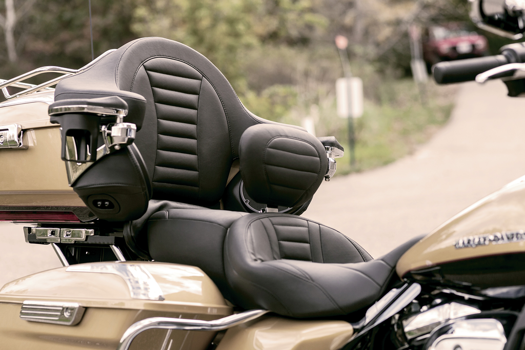 One-Piece Deluxe 2-Up Touring Seat