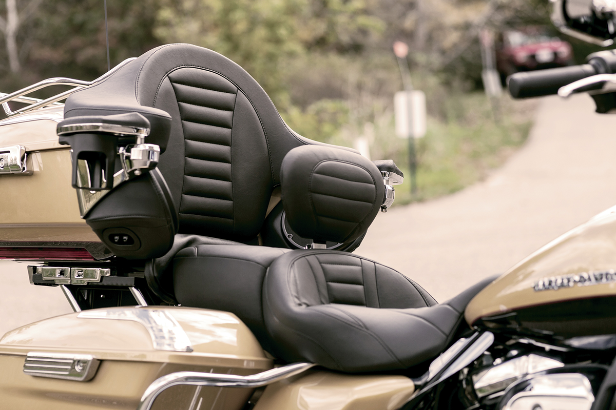 One-Piece Deluxe 2-Up Touring Seat