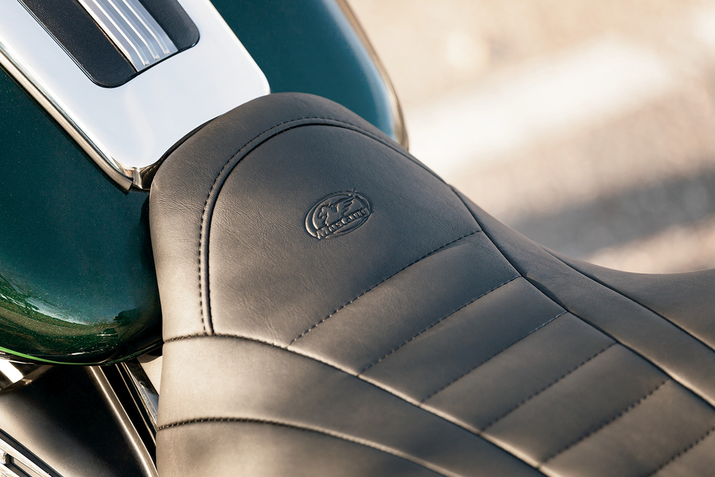 One-Piece Deluxe 2-Up Touring Seat