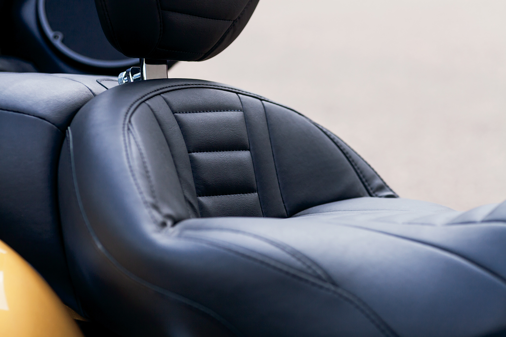 One-Piece Deluxe 2-Up Touring Seat